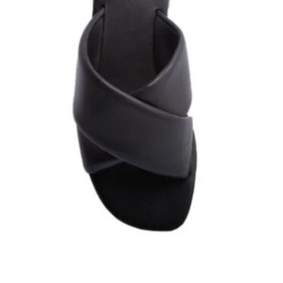 !! NEW !! Criss Cross Padded Slide Sandals in Black - Picture 3 of 6